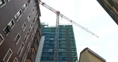 Copertina di Urbanistica a Milano, ecco il cantiere sequestrato: il video della torre Unico-Brera in costruzione