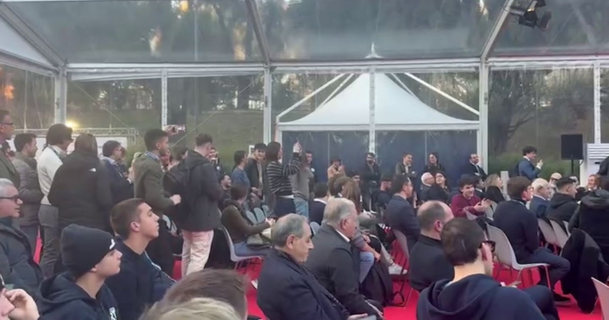 siete sempre dei poveri comunisti la ministra bernini contro gli studenti di medicina che la contestavano da Ilfattoquotidiano.it siete sempre dei poveri comunisti la ministra bernini contro gli studenti di medicina che la contestavano