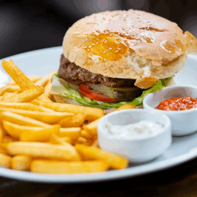 “Ordinano un piatto, ne mangiano mezza porzione e poi dicono ‘non è buono’. Lo fanno riportare in cucina e non lo pagano. Hanno speso 19 euro per 7 pietanze, è normale o è una truffa?”: lo sfogo virale su TikTok