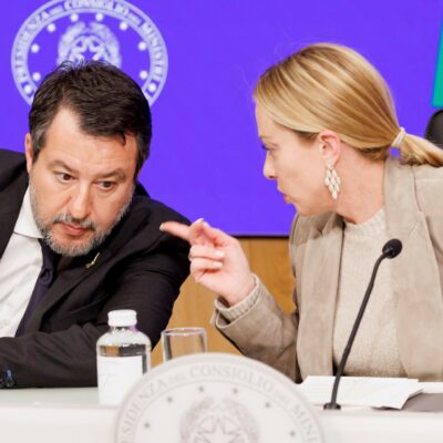 Copertina di Armi per Kiev, Salvini in ritirata (con furbata)