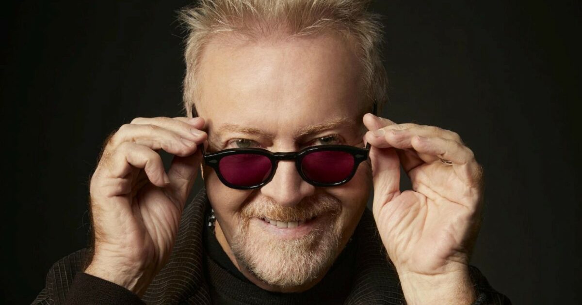 “Sono stato un antico romano sbranato dai leoni, poi un colonnello nazista. Il segreto delle mie canzoni? Il c*lo”: così Umberto Tozzi