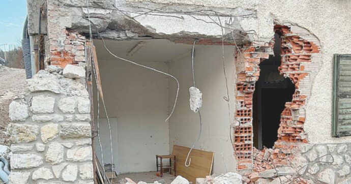 A Cortina la cabinovia non si può fermare: voleva salvare casa, trova le ruspe in camera