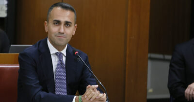 Copertina di Di Maio torna ad Atreju: “Con Meloni l’Italia è affidabile”. E attacca Conte: “Tra M5s e FdI la differenza è il leader”