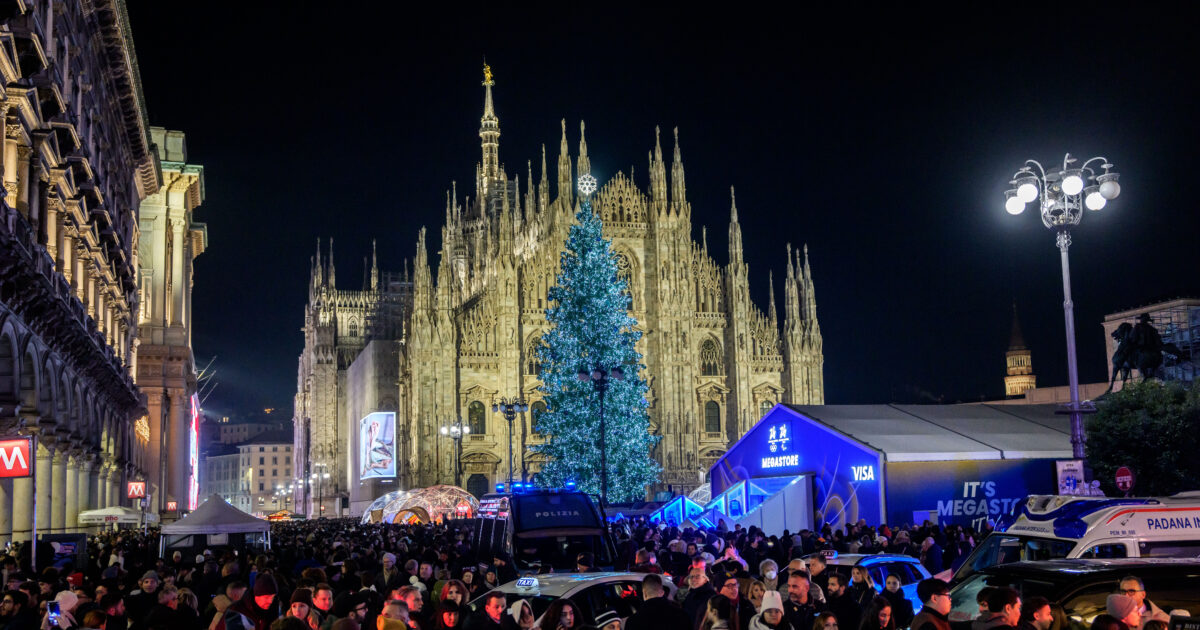 Capodanno a Milano blindato: massimo 4.500 persone in piazza Duomo e fuochi d’artificio vietati. Telecamere di sicurezza in Galleria Vittorio Emanuele II