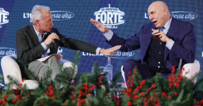 Copertina di “Le condizioni di pace si costruiscono anche con la Russia”: cos’ha detto Crosetto intervistato da Travaglio alla festa di Atreju