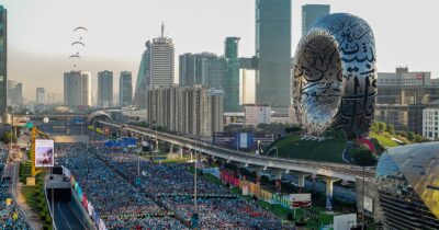 Copertina di Dalla corsa urbana allo yoga panoramico: il viaggio fitness è il nuovo trend. Abbiamo provato un (intenso) weekend sportivo a Dubai, ecco come è andata
