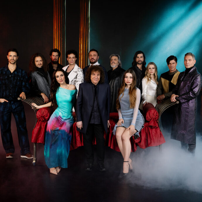 “La diversità, l’immigrazione, i clandestini. Notre Dame de Paris specchio di chi si sente escluso dalla società”: Riccardo Cocciante sui 25 anni dell’opera popolare