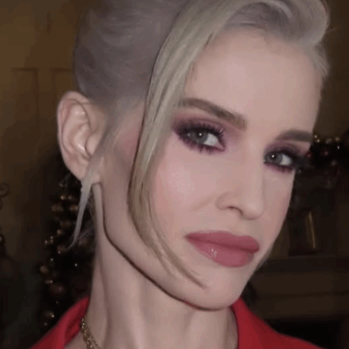 “Andate a farvi fot**re! Sono malata. La mia vita è capovolta, non va tutto bene”: Kelly Osbourne risponde agli haters sul suo fisico dopo la morte del padre Ozzy