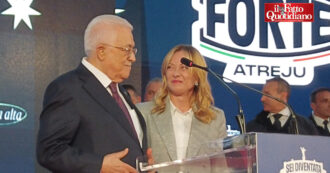 Copertina di La standing ovation di Atreju per Abu Mazen. La premier Meloni: “La sua presenza qui fa giustizia di tante falsità sul governo”