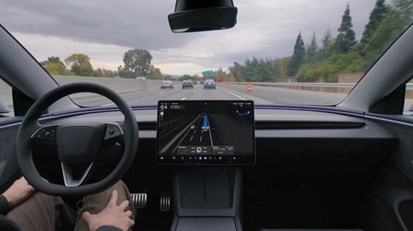 “La macchina mi ha salvato la vita, se sono vivo é grazie a lei”: ha un infarto mentre guida, la sua Tesla se ne accorge e guida da sola verso il pronto soccorso