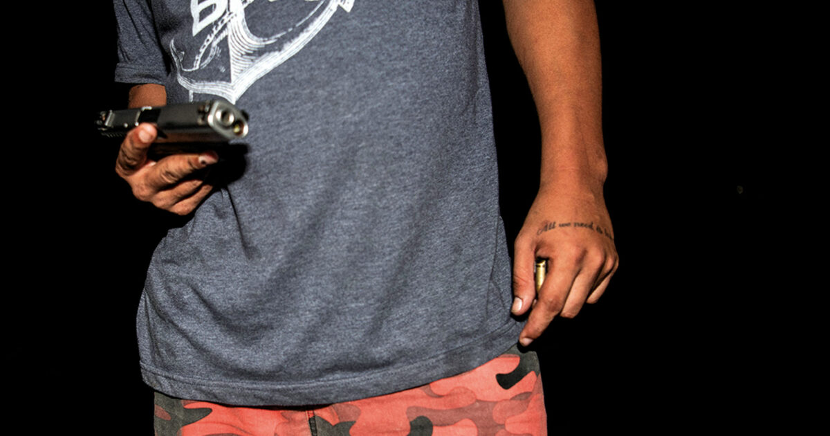 “In queste strade ci spariamo spesso”. Così si raccontano i ragazzi gangster nel violentissimo Honduras