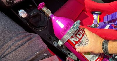 Copertina di Francia, la nuova droga dello sballo è il gas esilarante: il ministro Darmanin propone di inserirlo nella lista degli stupefacenti