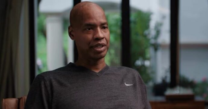 “Non resteremo a guardare questo cancro che mi uccide, cercheremo di colpirlo in modi mai usati prima”: Jason Collins si sottopone a un trattamento innovativo