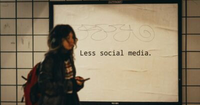 Copertina di Australia, fatta la legge trovato l’inganno: il divieto di uso dei social è stato aggirato dai minori in meno di 5 minuti