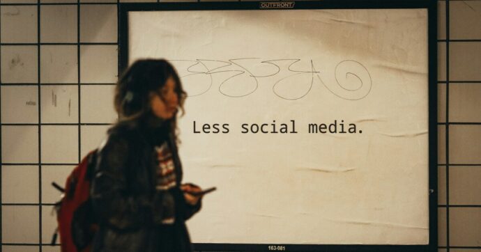 Australia, fatta la legge trovato l’inganno: il divieto di uso dei social è stato aggirato dai minori in meno di 5 minuti