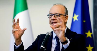 Copertina di Albanese fa lezione: Valditara spedisce ispettori in Toscana