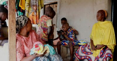 Copertina di Liberati 100 studenti, 165 ancora prigionieri