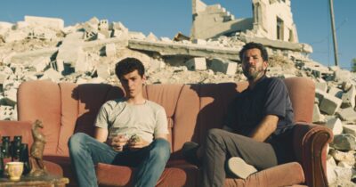 Copertina di Insegnare lingue tra le macerie in Cisgiordania: la recensione di ‘’The Teacher’’ di Farah Nabulsi