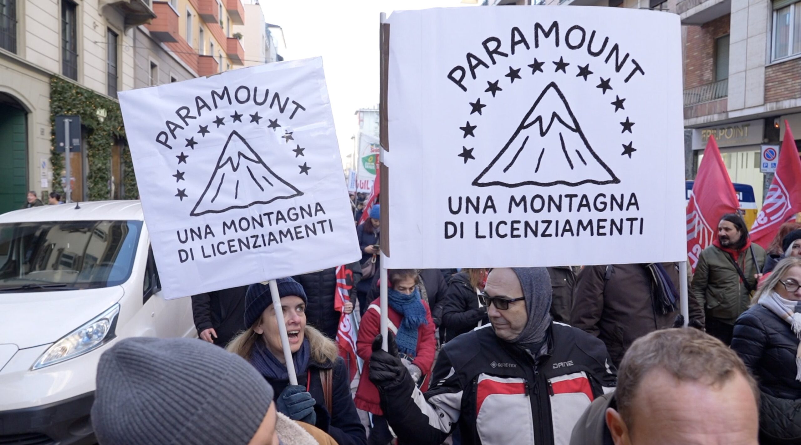 sciopero generale a milano in piazza anche i lavoratori della paramount per noi sar224 un natale con 35 licenziamenti da Ilfattoquotidiano.it sciopero generale a milano in piazza anche i lavoratori della paramount per noi sar224 un natale con 35 licenziamenti