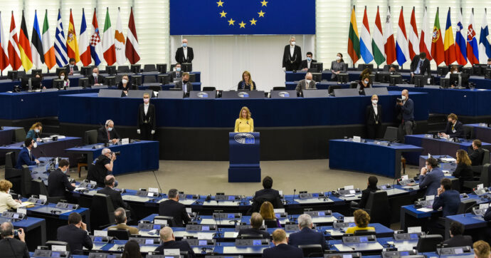 “Le agenzie di viaggio Usa sono una minaccia per i parlamentari Ue”: la lettera dell’eurodeputato a Metsola