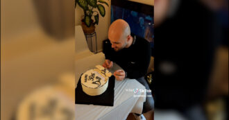 Copertina di “Non me l’aspettavo”: influencer nasconde il regalo di compleanno in una torta. La rivelazione divide i social – Video