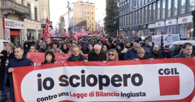 Copertina di Sciopero, in piazza anche i licenziati per i dazi di Trump: “Senza lavoro dalla sera alla mattina. Al governo dico ‘mettetevi nei nostri panni”