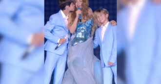 Copertina di Shakira commuove Buenos Aires: canta Acróstico con i figli Milan e Sasha. L’emozionante esibizione