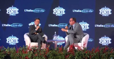 Copertina di Conte alla festa di FdI: “L’assenza di Schlein? La sedia vuota qui è quella di Meloni” – Video