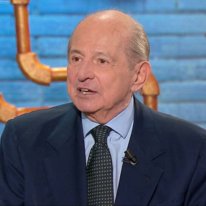 “Raffaella Carrà si è presentata in tv dicendo: ‘sono qui a fare un lavoro che non so fare, spero di impararlo’. Quell’umiltà colpì tutti”: così Giancarlo Magalli