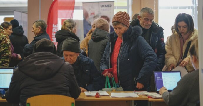 Sul fronte di Kharkiv, tra i civili che rifiutano di evacuare: “Vengano i russi, scappare non mi conviene”