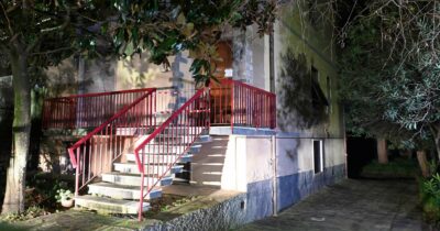 Copertina di Trovato corpo in un baule, uomo morto da 2 anni