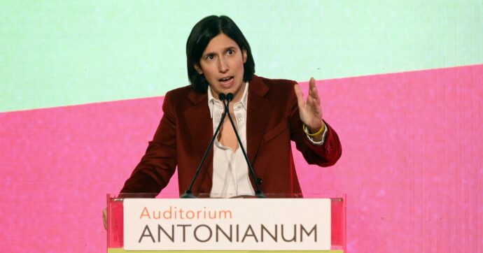 Schlein dall’assemblea Pd: “L’alternativa cresce nei fatti”. E sfida Meloni: “La partita delle politiche è apertissima”
