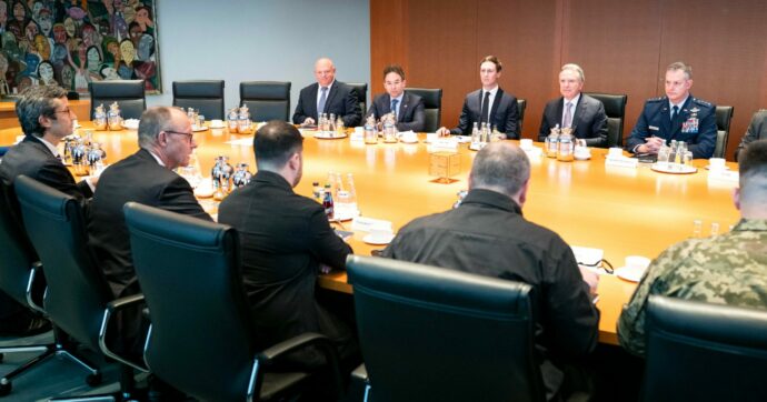 Ucraina, Zelensky a colloquio per 5 ore con Usa e Merz a Berlino: lunedì secondo round. Donbass e garanzie di sicurezza: su cosa si tratta