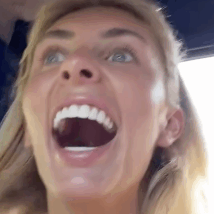 Bonnie Blue arrestata, multata ed espulsa dall’Indonesia: la pornostar cercava neo diplomati per girare video porno e ha violato le leggi anti-pornografia