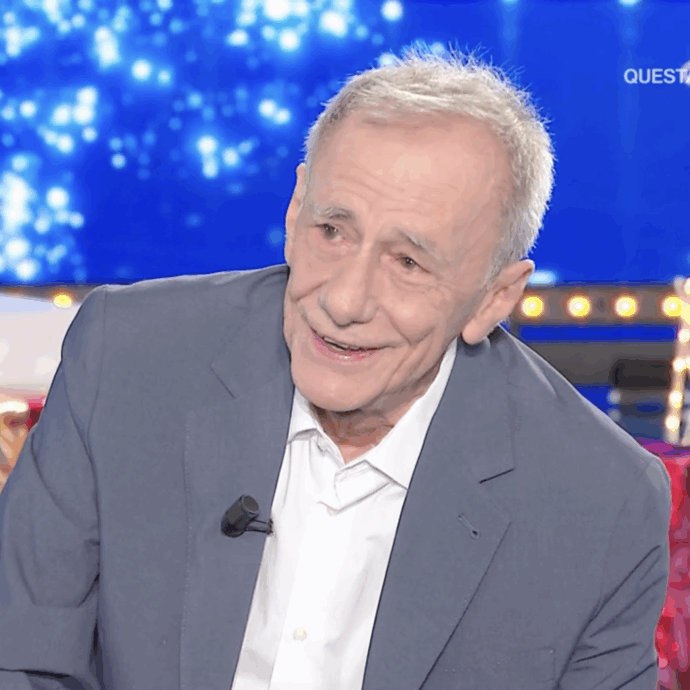 “Mia moglie la sera comincia a piangere per nostro figlio fino a mezzanotte. Passa tutto nella vita, ma non passa quando va via un pezzo della tua carne”: Roberto Vecchioni commosso