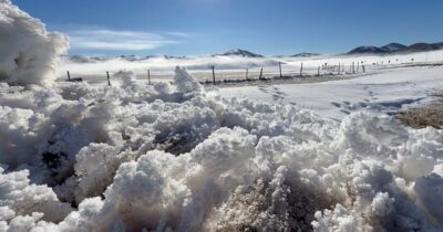 Copertina di Spettacolo invernale tra neve e nebbia sui Monti Sibillini: il video da Castelluccio di Norcia
