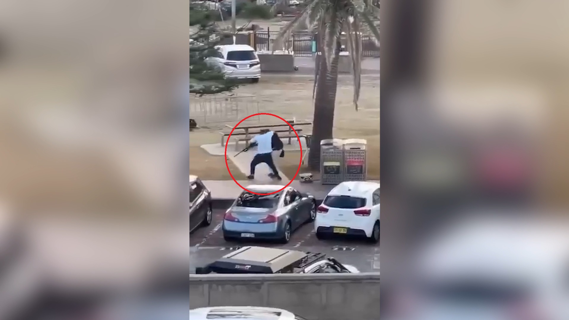 spari sulla folla a bondi beach cos236 un civile disarma uno dei due killer il video da Ilfattoquotidiano.it spari sulla folla a bondi beach cos236 un civile disarma uno dei due killer il video