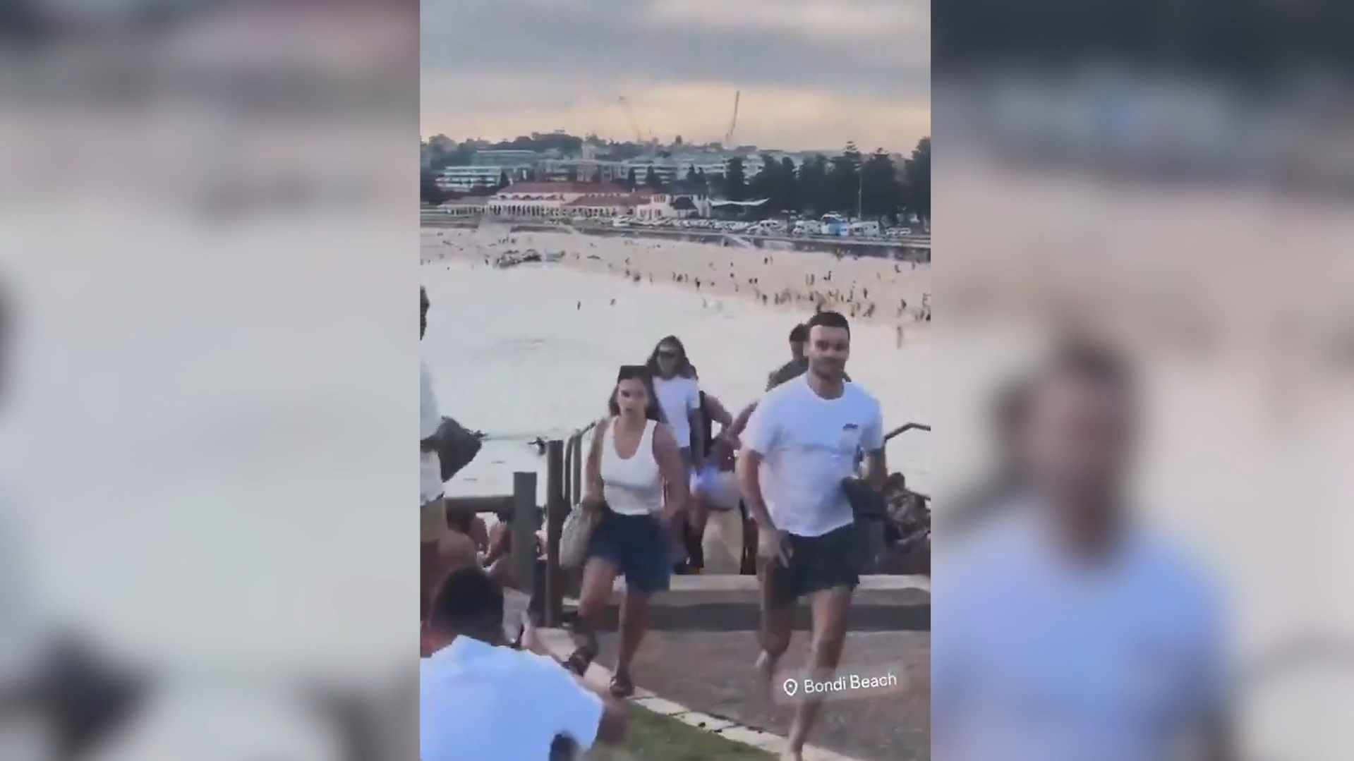 gli spari la fuga delle persone dalla spiaggia e i corpi stesi a terra i video della strage a bondi beach da Ilfattoquotidiano.it gli spari la fuga delle persone dalla spiaggia e i corpi stesi a terra i video della strage a bondi beach