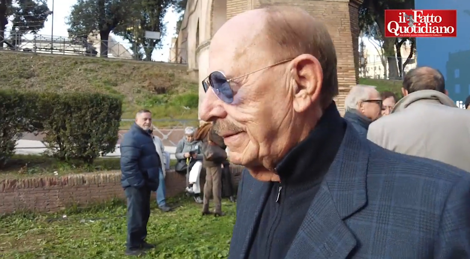 il primo ad arrivare ad atreju 232 l8217assenteista da record angelucci pioggia di selfie per salvini da Ilfattoquotidiano.it il primo ad arrivare ad atreju 232 l8217assenteista da record angelucci pioggia di selfie per salvini