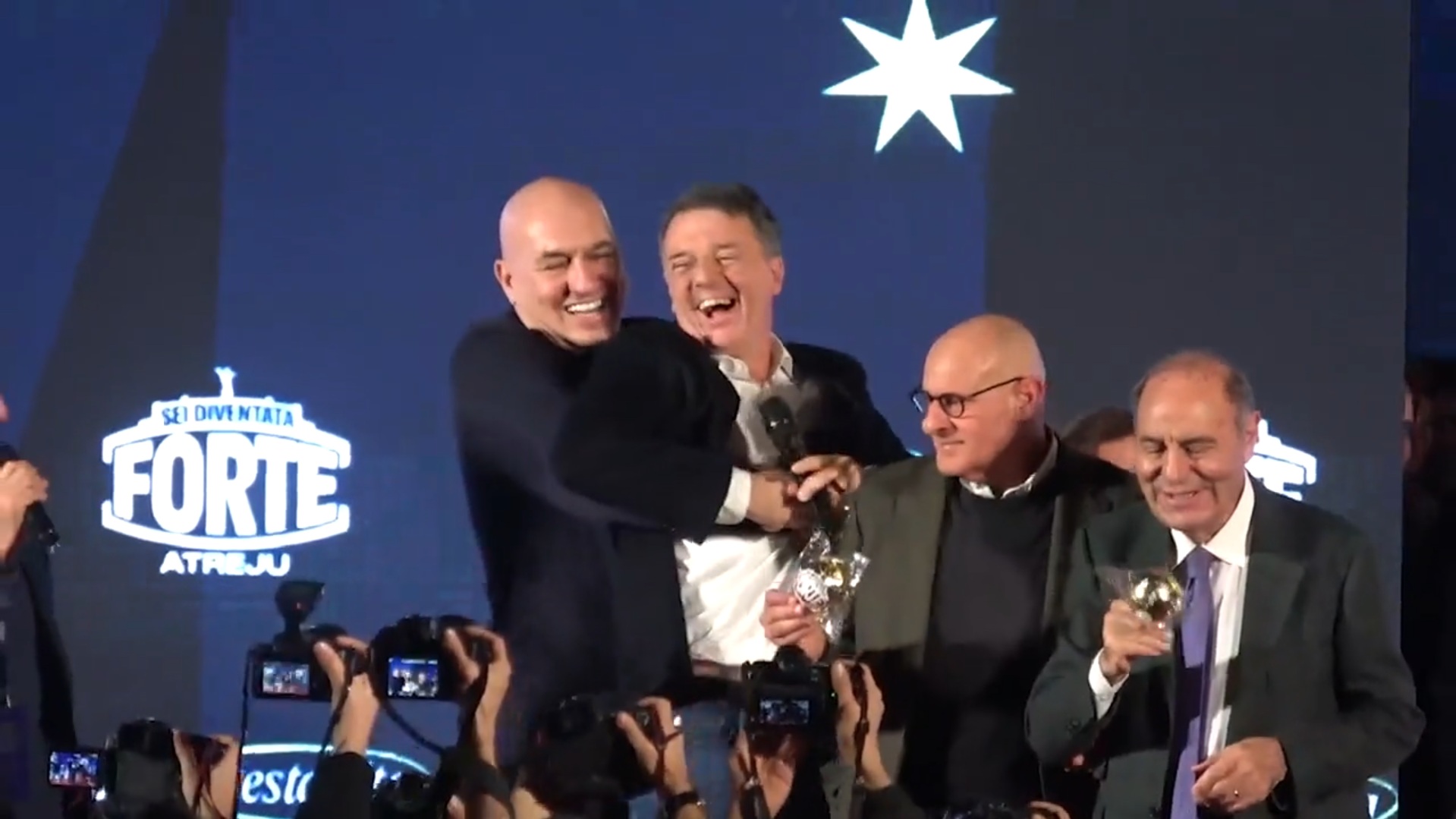 renzi litiga con casellati sul palco di atreju crosetto lo porta via di peso tra le risate 8211 video da Ilfattoquotidiano.it renzi litiga con casellati sul palco di atreju crosetto lo porta via di peso tra le risate 8211 video