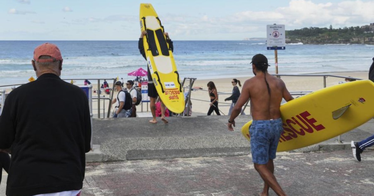 sparatoria di massa a bondi beach in australia durante la festa ebraica di hanukkah arrestati due killer da Ilfattoquotidiano.it sparatoria di massa a bondi beach in australia durante la festa ebraica di hanukkah arrestati due killer
