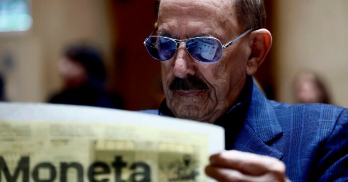 Copertina di Angelucci: segnali di crisi dai giornali agli ospedali 