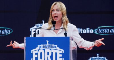 Copertina di Atreju, Meloni a Schlein: “Scappi”. Poi attacca giudici e Cgil