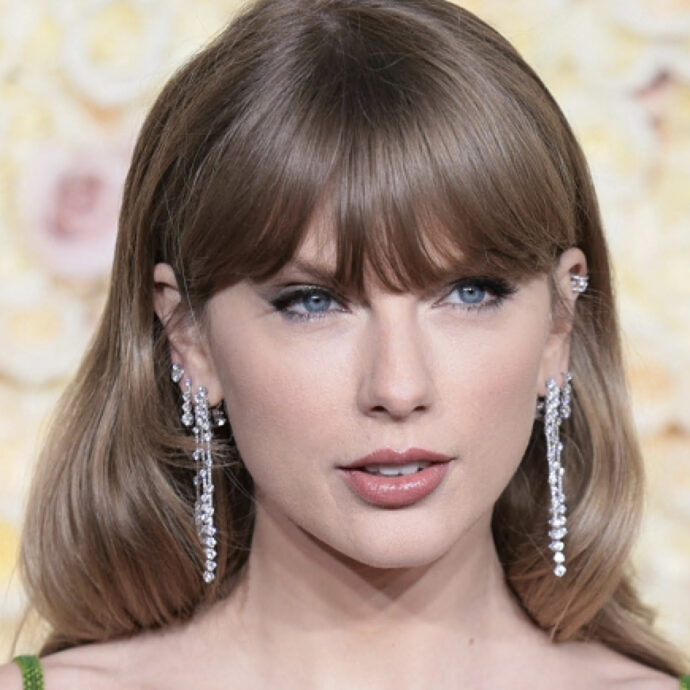 Taylor Swift dà un bonus di 197 milioni di dollari al suo team per il lavoro svolto nell’Eras ​​Tour. Un ballerino sviene per la felicità, gli altri scoppiano a piangere