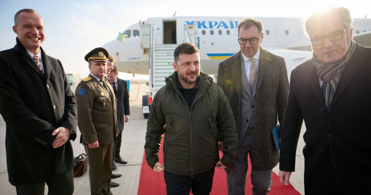 ucraina a berlino i colloqui con usa ed europei zelensky pronto a rinunciare a richiesta di adesione alla nato da Ilfattoquotidiano.it ucraina a berlino i colloqui con usa ed europei zelensky pronto a rinunciare a richiesta di adesione alla nato
