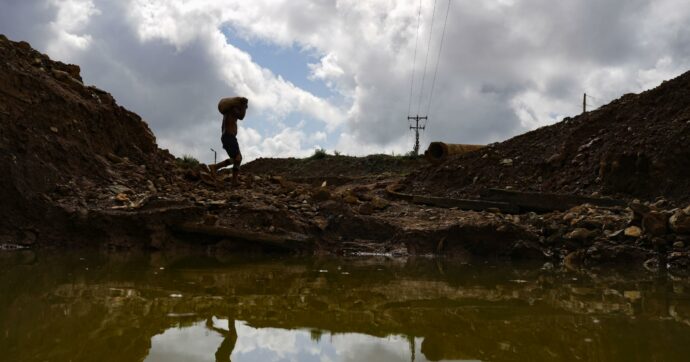 Il business delle terre rare venezuelane che dalla Cina finiscono in Ue: tra miniere illegali, omicidi e distruzione delle riserve naturali