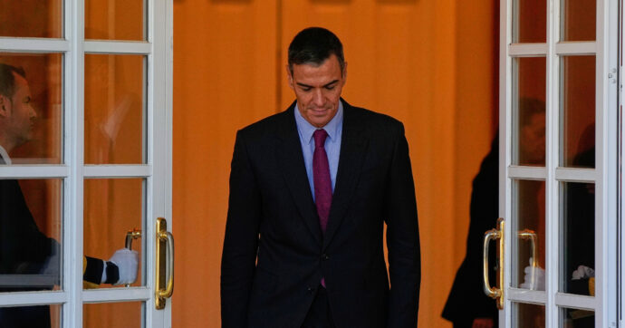 Spagna, i Socialisti travolti da uno scandalo di abusi sessuali. E gli alleati di Sumar chiedono il rimpasto di governo