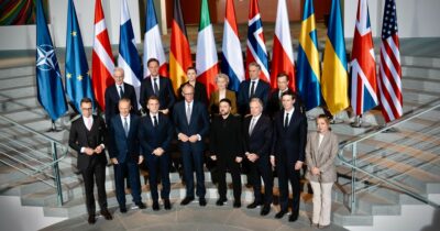 Copertina di L’ottimismo degli Usa: “Risolto il 90% delle questioni tra Mosca e Kiev. La Russia accetterà le garanzie di sicurezza”. Ma Zelensky: “Non c’è ancora accordo con Washington sui territori”