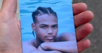 Copertina di Uccise un 16enne intervenuto per aiutare un amico: condannato a 11 anni e 6 mesi. La famiglia della vittima: “Vergogna”