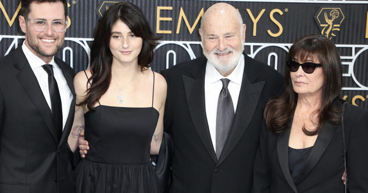 Il regista di Harry ti Presento Sally Rob Reiner e la moglie Michele Singer trovati morti accoltellati in casa: “Interrogato Nick, il figlio 32enne” Il regista di Harry ti Presento Sally Rob Reiner e la moglie Michele Singer trovati morti accoltellati in casa: “Interrogato Nick, il figlio 32enne”